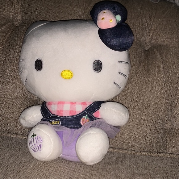 Hello Kitty Strawberry Fruit Theme Plush - Picture 2 of 5